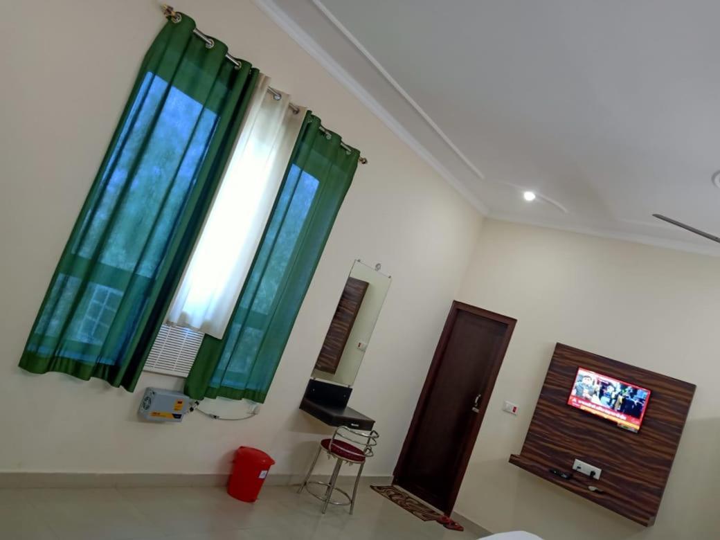 Hotel The Ideal Kushinagar Luaran gambar